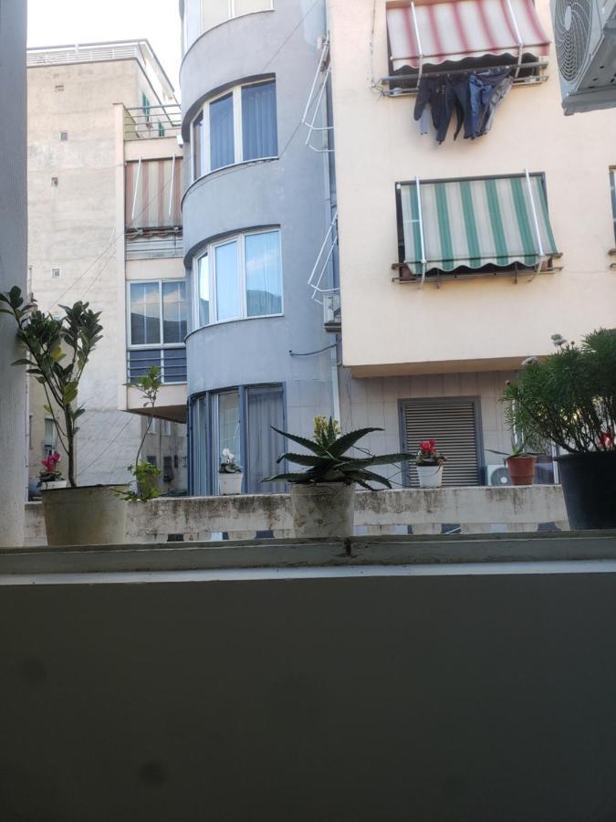 Hostel Oakland Tirana Exterior photo