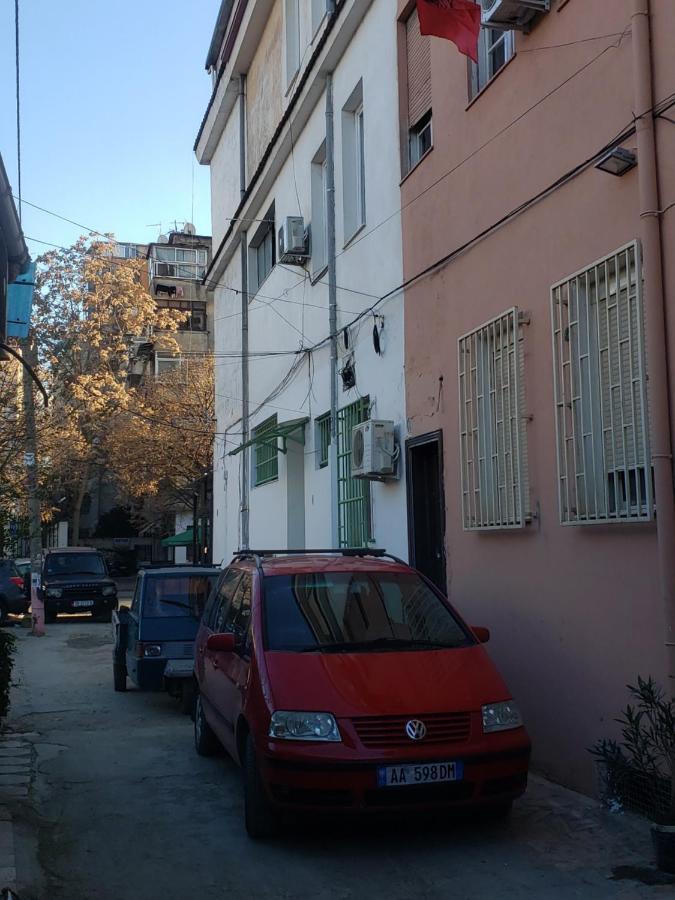 Hostel Oakland Tirana Exterior photo