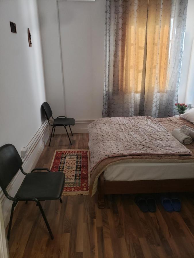 Hostel Oakland Tirana Exterior photo