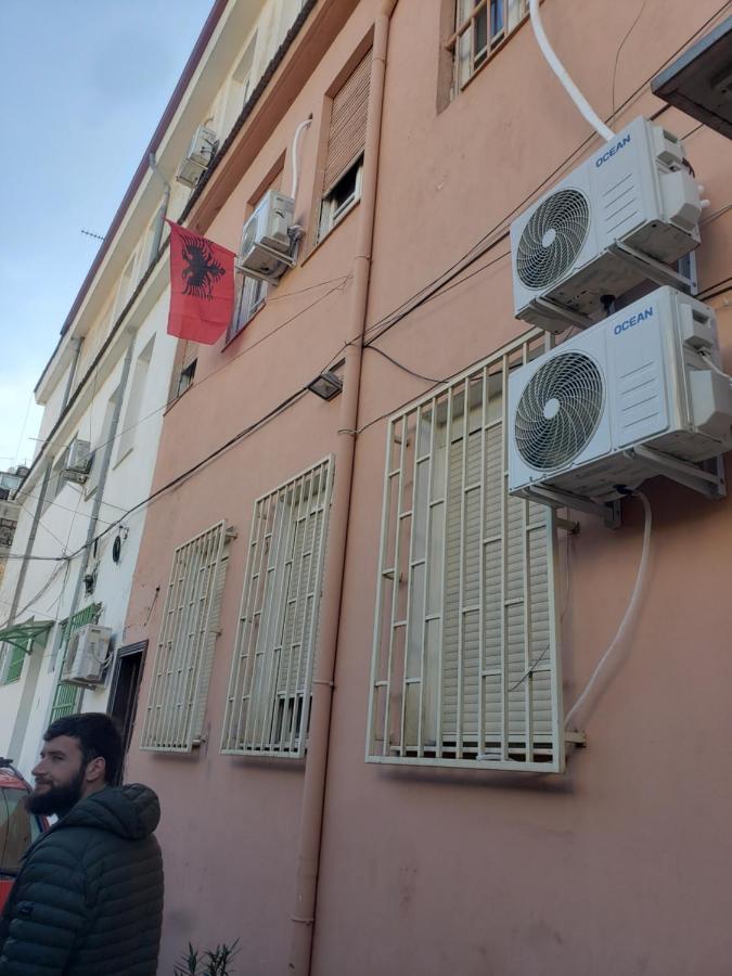 Hostel Oakland Tirana Exterior photo