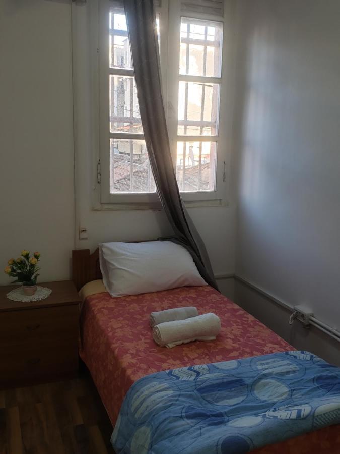 Hostel Oakland Tirana Exterior photo
